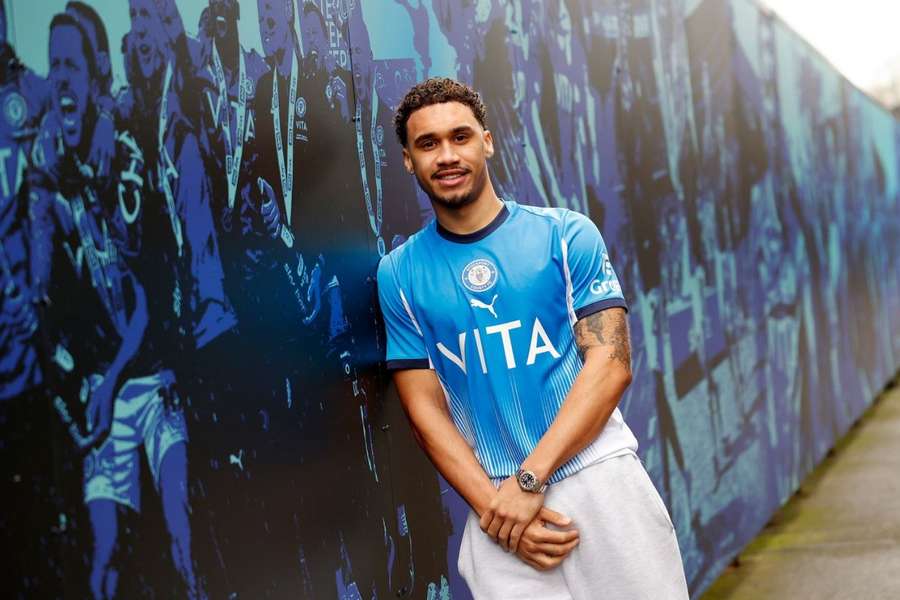 DONE DEAL: Stockport snap up Everton defender Dixon DONE DEAL: Stockport snap up Everton defender Dixon