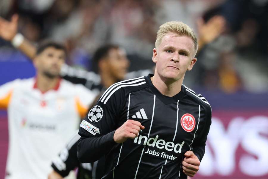 Jonathan Burkardt brilhou no triunfo do Eintracht Frankfurt