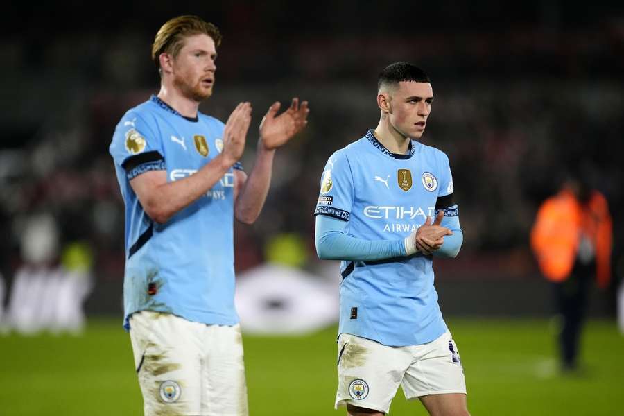 Kevin de Bruyne (l.) und Phil Foden (r.)