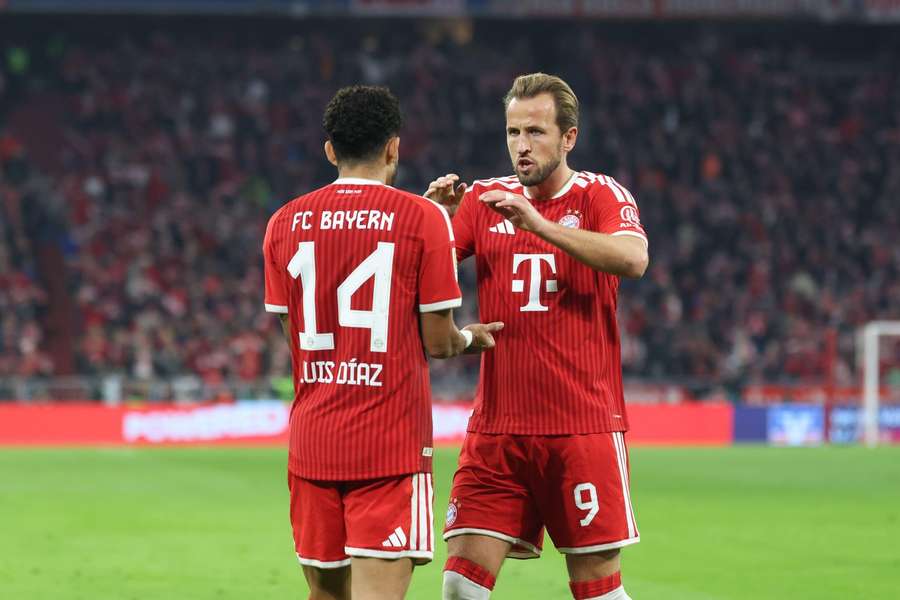 Díaz (l.) und Kane wollen den Schwung für das Arsenal-Spiel mitnehmen Díaz (l.) und Kane wollen den Schwung für das Arsenal-Spiel mitnehmen