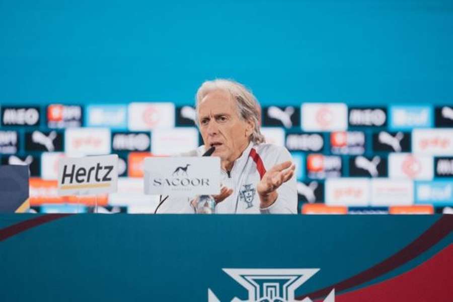 Jorge Jesus durante coletiva na Dinamarca Jorge Jesus durante coletiva na Dinamarca
