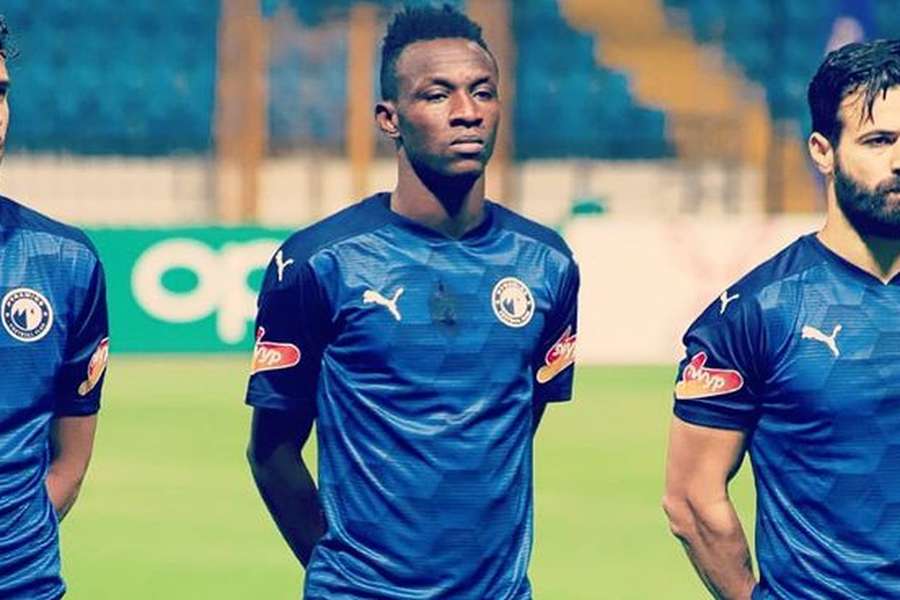 Eric Traore com a camisola do Pyramids, pelo qual está emprestado ao Enppi
