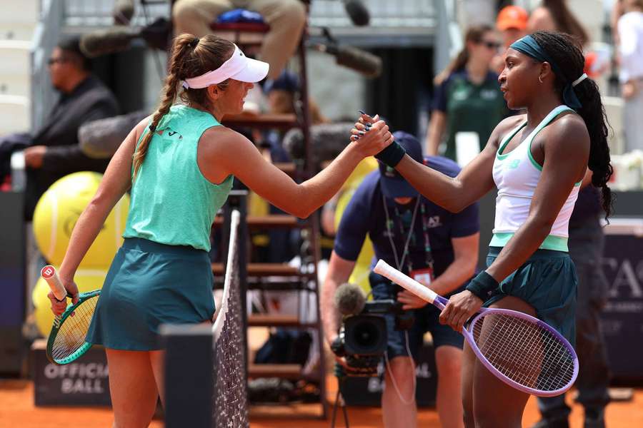 Coco Gauff (à droite), battue par Solana Sierra.