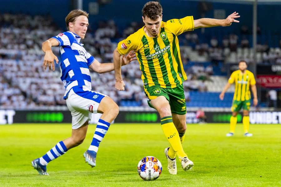 De Graafschap  - ADO Den Haag tijdelijk stilgelegd wegens onwelwording op tribune