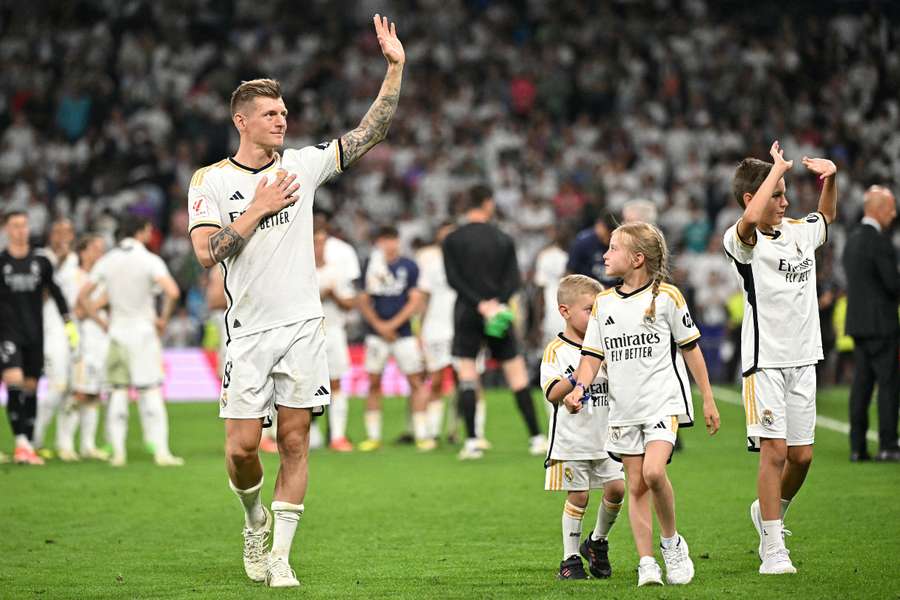 Kroos, avec ses enfants, à la fin du match Real Madrid-Betis