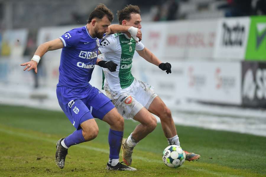 V posledním vzájemné zápase porazil Jablonec Karvinou 1:0. V posledním vzájemné zápase porazil Jablonec Karvinou 1:0.