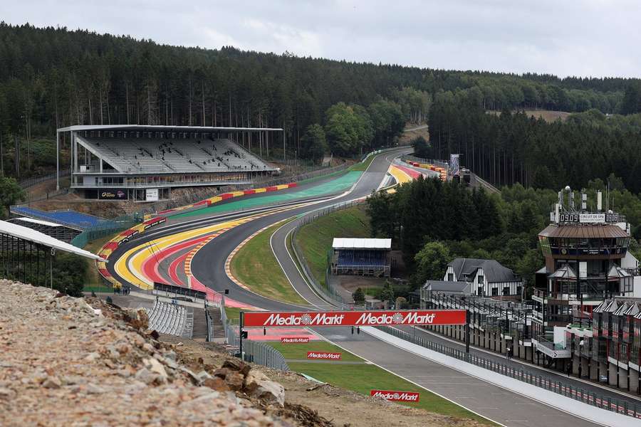 Eau Rouge, waar vandaag Dilano van 't Hoff een fatale crash maakte