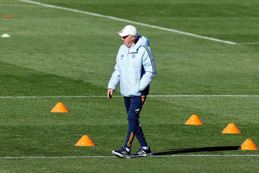 Ancelotti sets up a Real Madrid training session