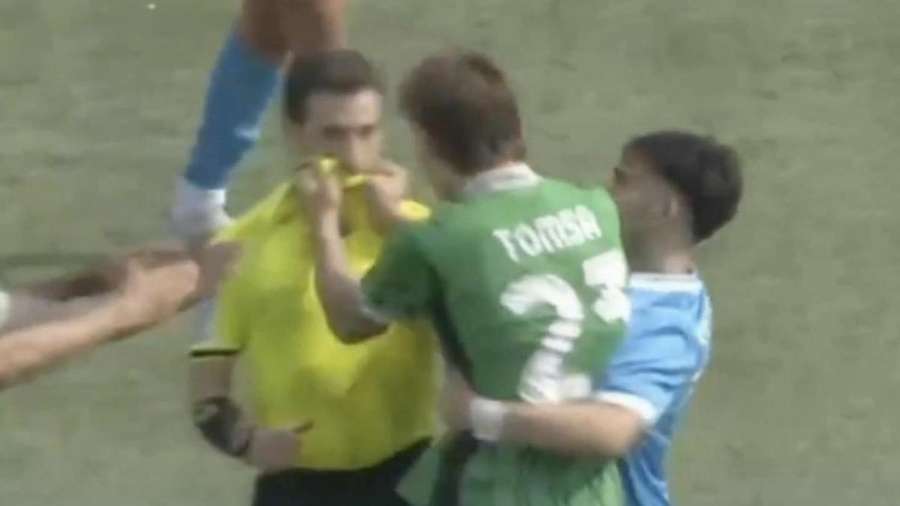 Troy Tomșa a sărit la gâtul arbitrului