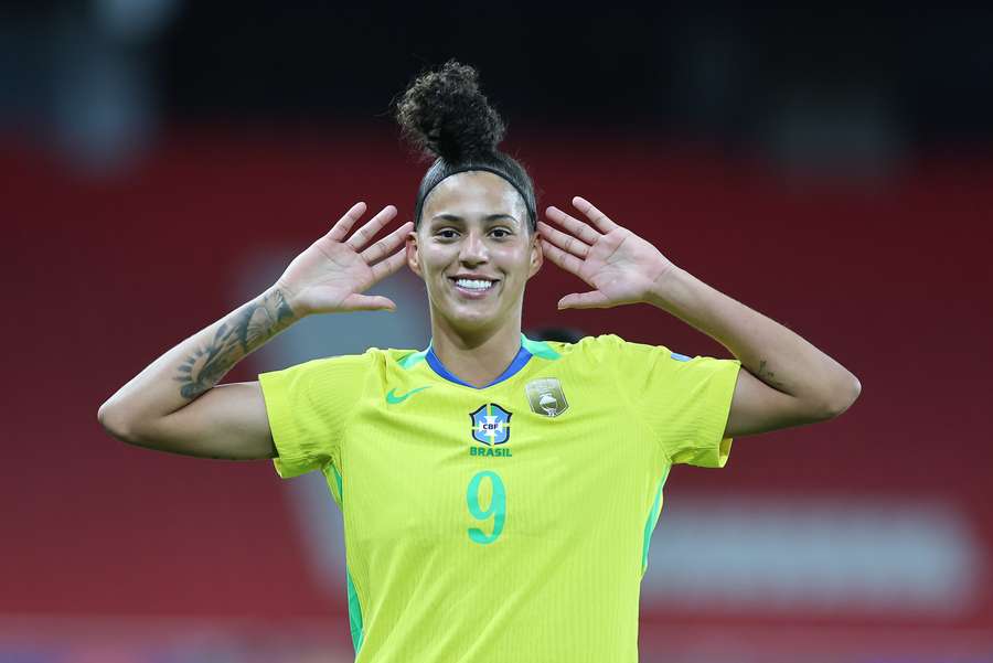 Amanda Gutierres marcou duas vezes na goleada do Brasil sobre o Uruguai Amanda Gutierres marcou duas vezes na goleada do Brasil sobre o Uruguai