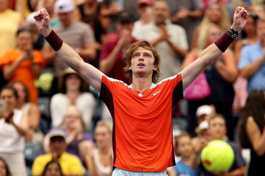 Rubljov si potřetí zahraje ve čtvrtfinále US Open. Dál jde i Šwiateková, Nadal končí