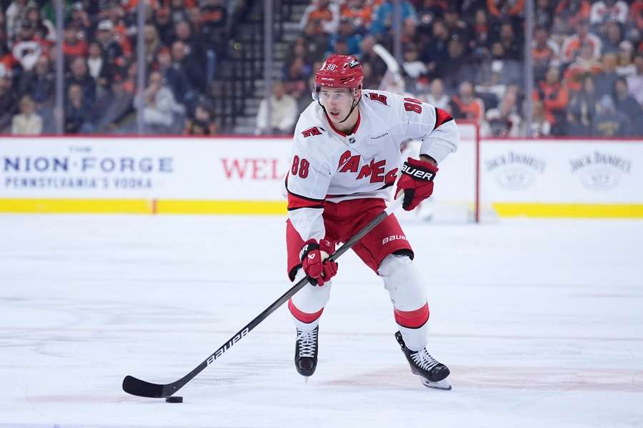 Martin Nečas je v kanadském bodování NHL aktuálně druhý.