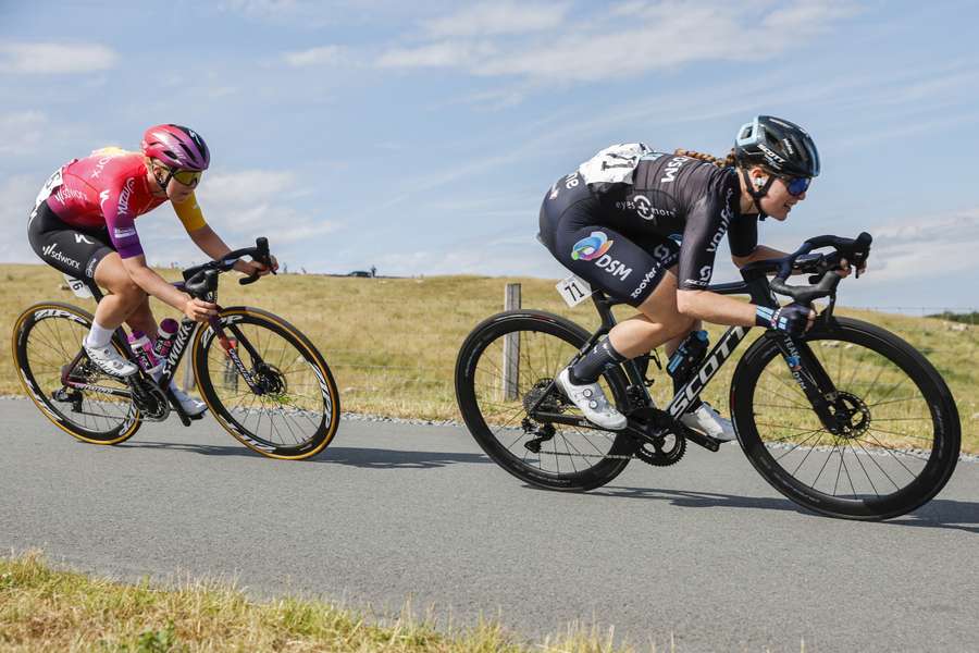 Charlotte Kool heeft de eerste etappe van de RideLondon Classique gewonnen