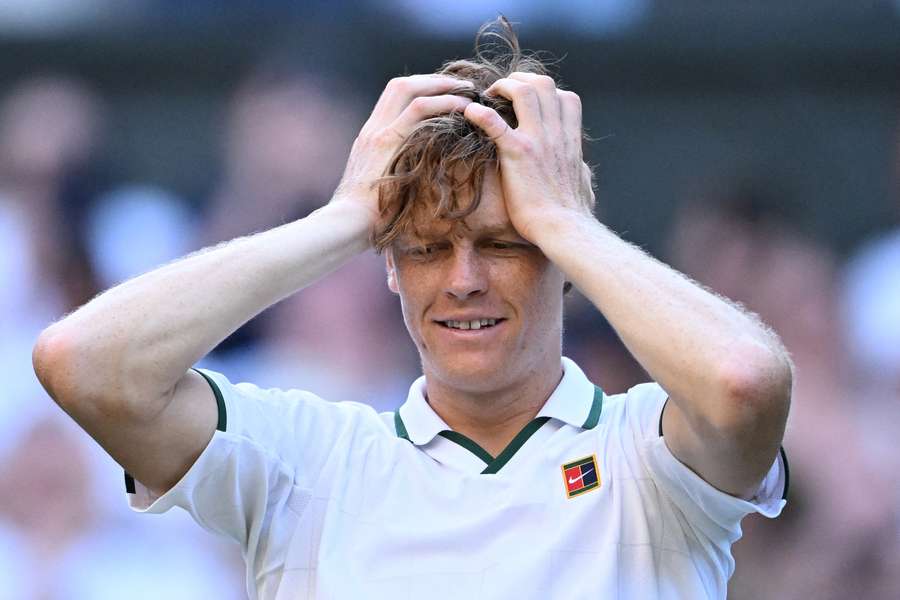 Sinner comemora após vencer Zverev na final de Wimbledon Sinner comemora após vencer Zverev na final de Wimbledon