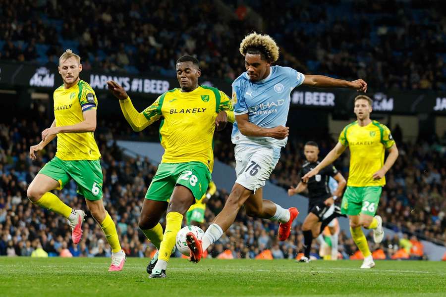 Floyd Samba marcou pelo Manchester City Floyd Samba marcou pelo Manchester City