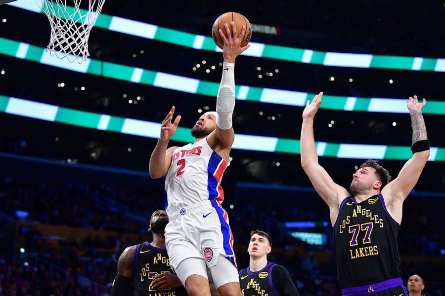 Detroit Pistons guard Cade Cunningham shoots ahead of Los Angeles Lakers guard Luka Doncic