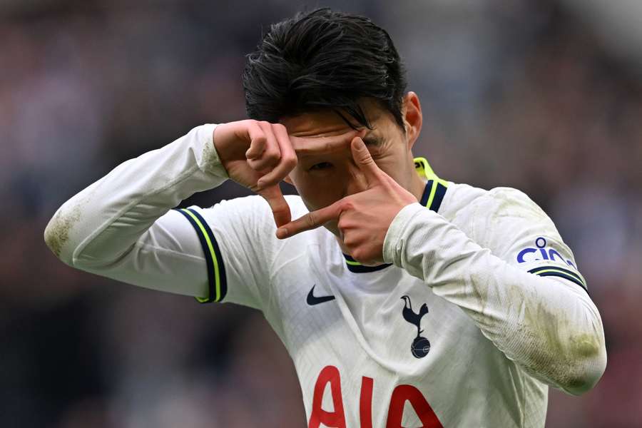 Son Heung-Min fejrer Tottenham's tredje mål