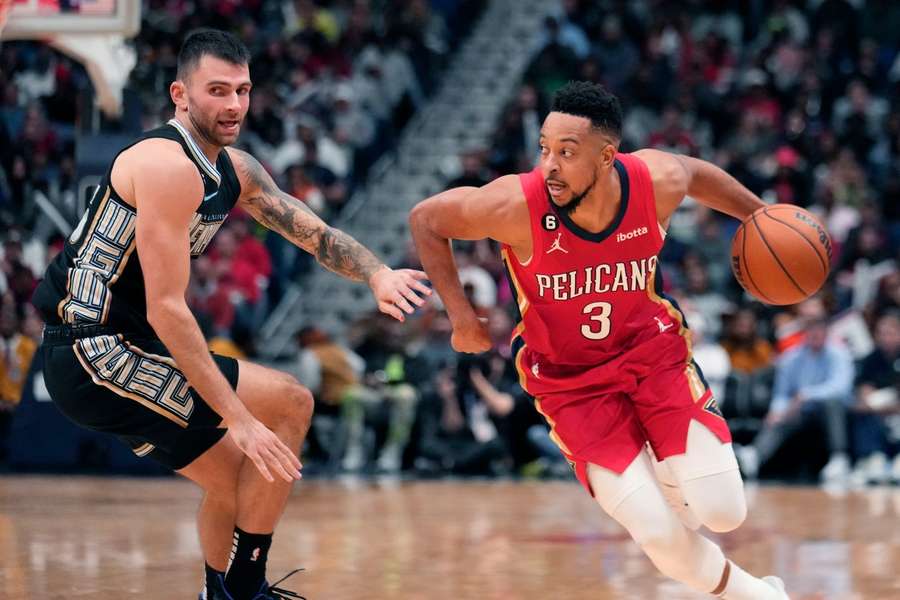 C.J. McCollum fez 30 pontos na noite desta terça-feira (15)