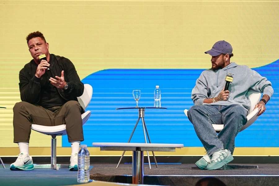 Ronaldo a Neymar počas tlačovky na Transamérica Expo.