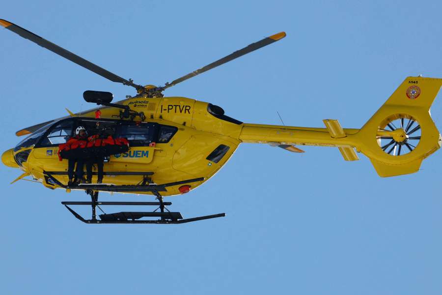 Vonn trasportata in elicottero