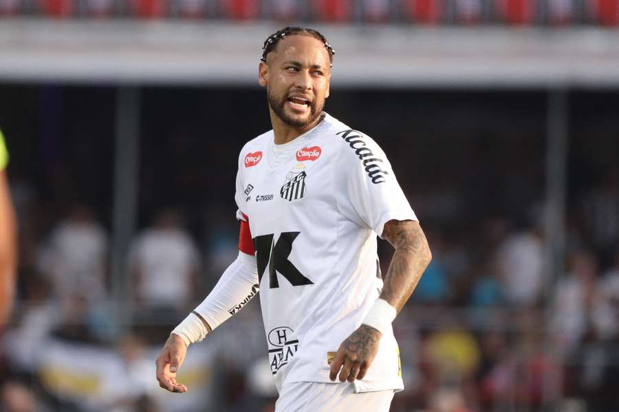 Neymar deve retornar ao Santos contra o Fluminense