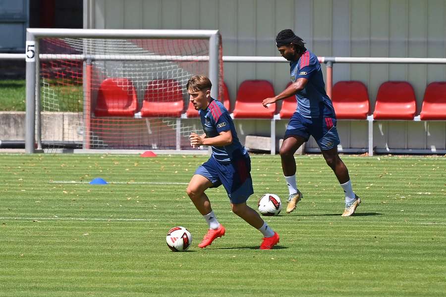Karl (l.) und Gnabry im Training der Bayern Karl (l.) und Gnabry im Training der Bayern