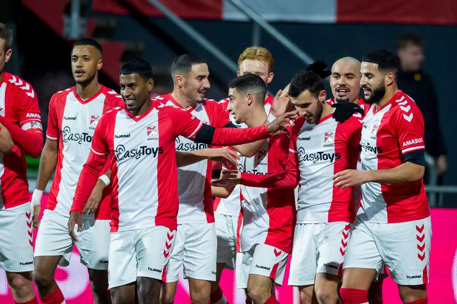 PSV lijdt bij FC Emmen opnieuw puntenverlies tegen laagvlieger in de Eredivisie