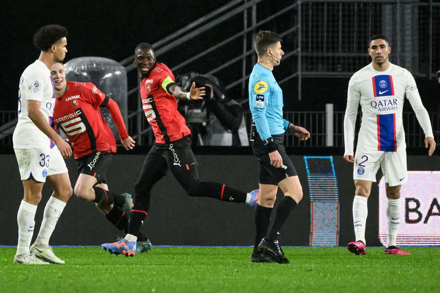 O vítězství Rennes nad PSG rozhodl domácí kapitán Hamari Traoré. 