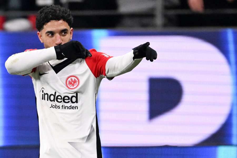 Marmoush durante o jogo contra o Friburgo