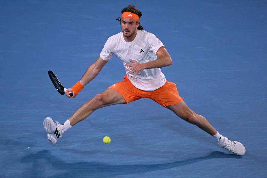Stefanos Tsitsipas verlor den ersten Satz gegen Außenseiter Mochizuki.