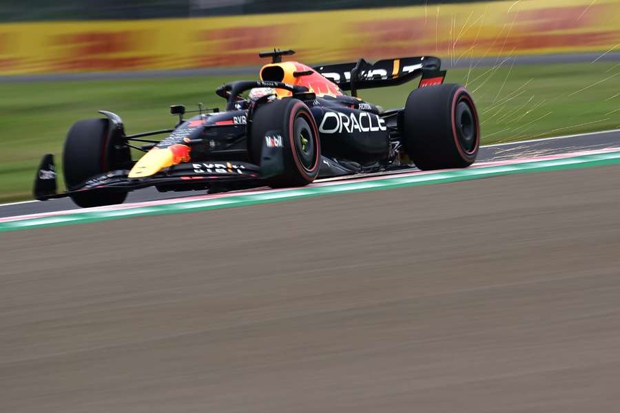 Verstappen superou Leclerc para ficar com a pole no GP do Japão