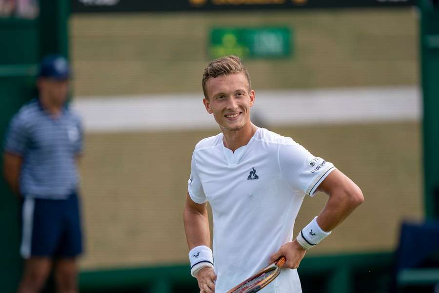 Jiří Lehečka hraje na Wimbledonu.
