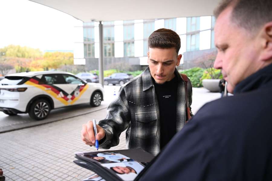 Said El Mala durfte in dieser Woche als Nationalspieler Autogramme geben. Said El Mala durfte in dieser Woche als Nationalspieler Autogramme geben.