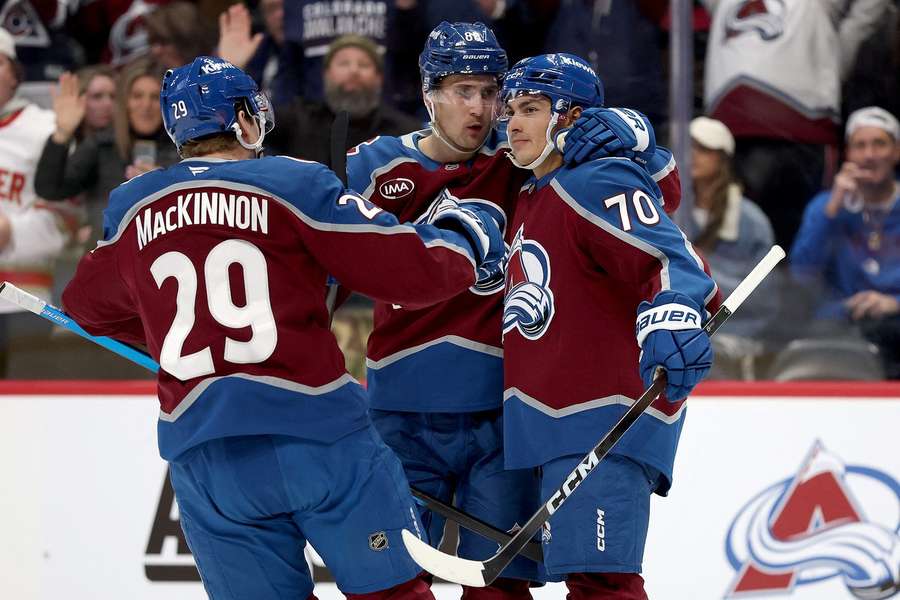 Nečas si připsal dvě asistence. Nečas si připsal dvě asistence.