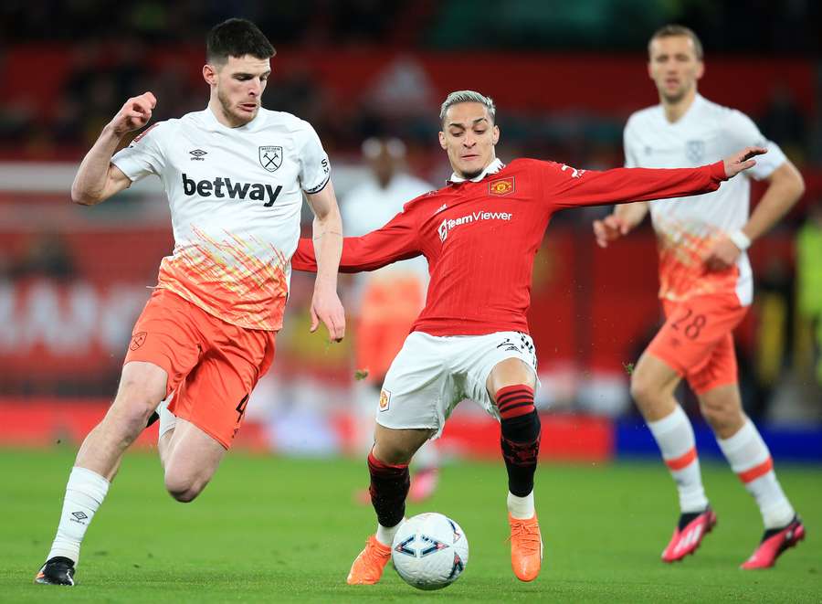 West Ham United's English midfielder Declan Rice vies with Manchester United's Brazilian midfielder Antony 