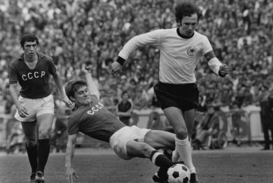 Franz Beckenbauer v zápase proti Sovietskemu zväzu.