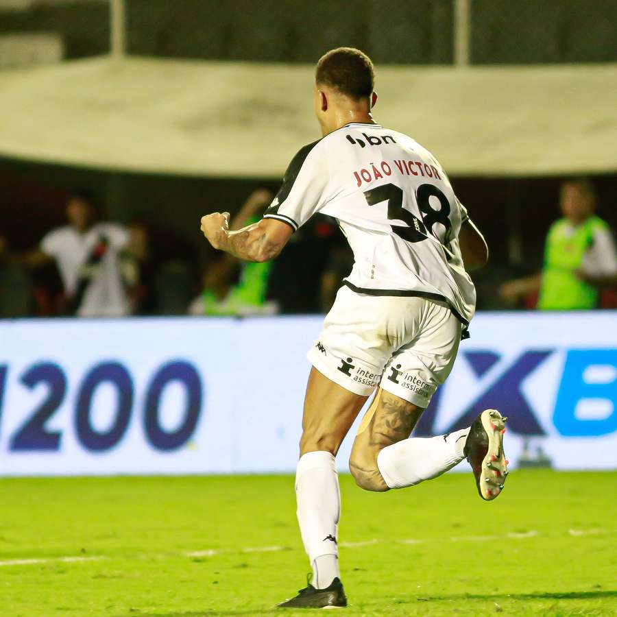 João Victor fez o gol da vitória do Vasco