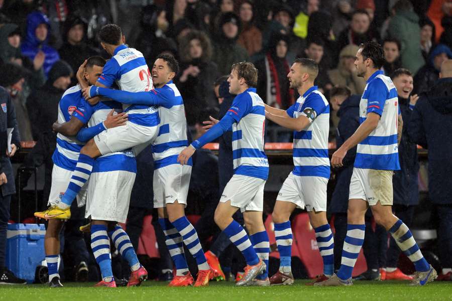 PEC Zwolle viert de 0-1 van Haris Medunjanin tijdens de bekerwedstrijd tegen Feyenoord op 12 januari 