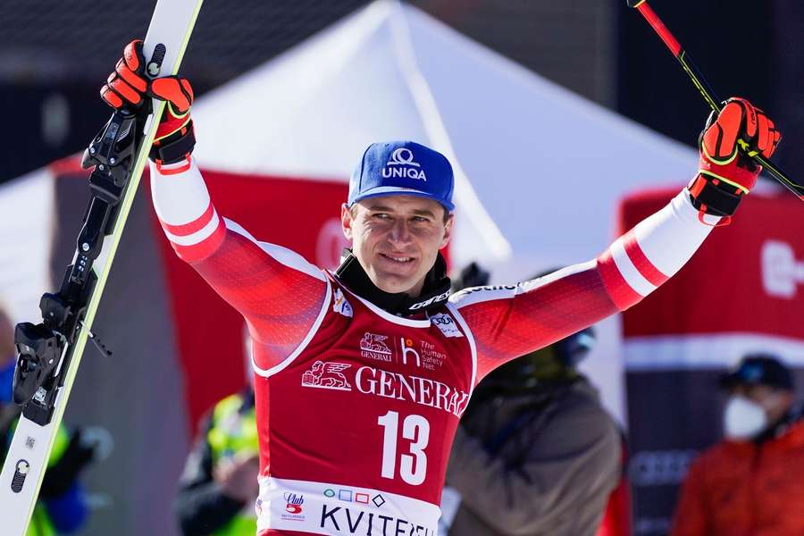 Sbohem velkému šampionovi. Trojnásobný olympijský vítěz Mayer ukončil sjezdařskou kariéru