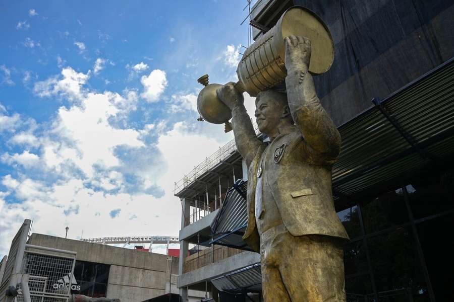 Marcelo Gallardo tem estátua à porta do estádio do River Plate