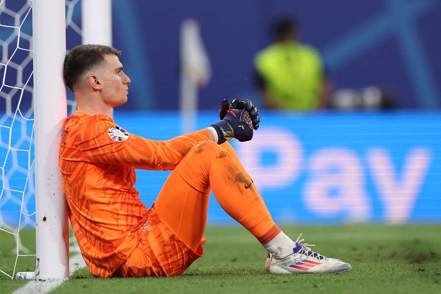 Croatia's goalkeeper Dominik Livakovic reacts after Italy's forward Mattia Zaccagni scores