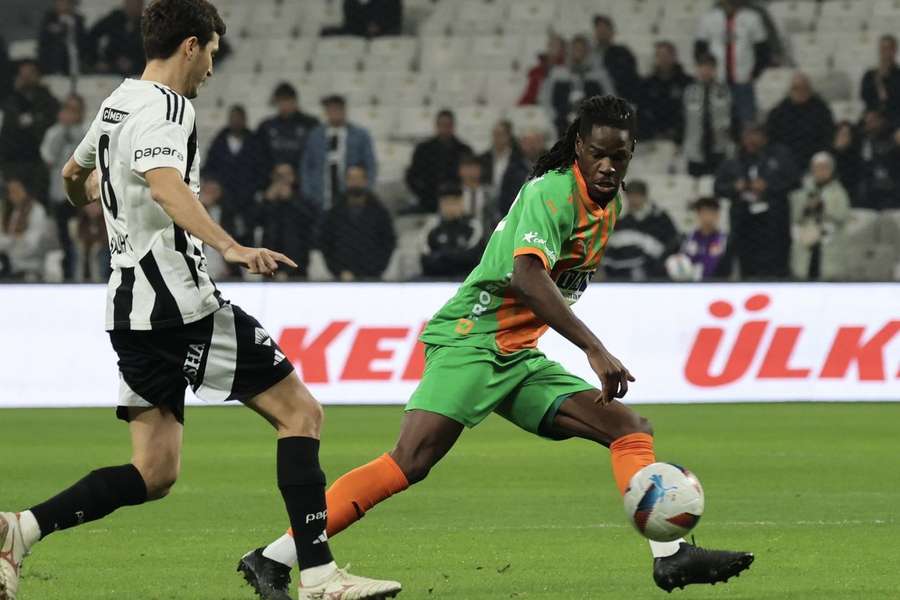 Besiktas e Alanyaspor empataram no Tupras Stadium