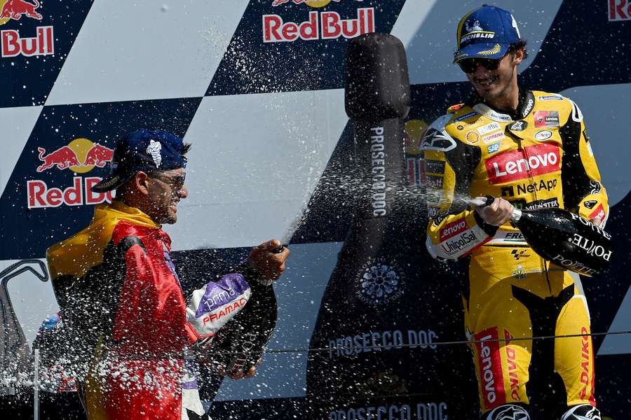 Jorge Martin (l.) en Pecco Bagnaia na de GP van San Marino