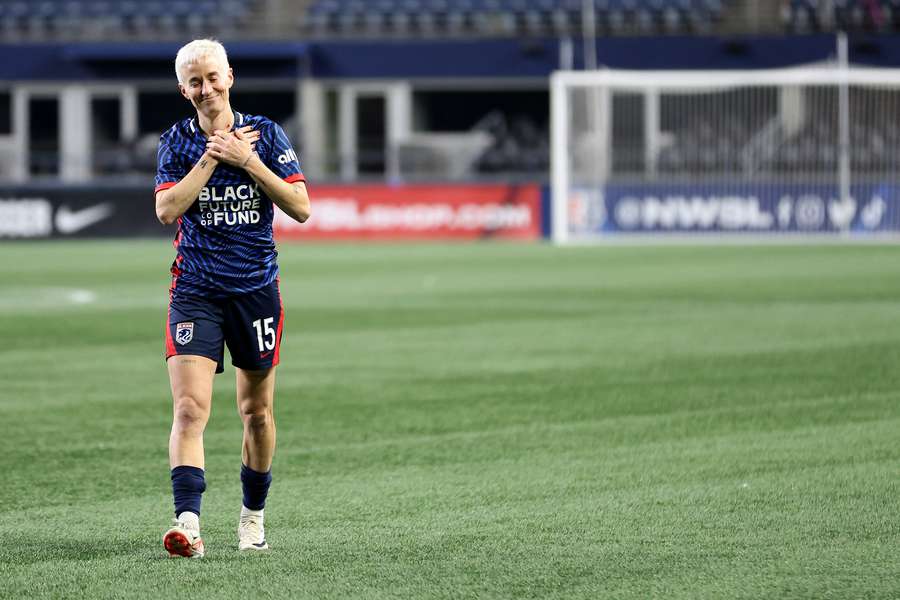 Megan Rapinoe quittant le terrain de l'OL Reign.