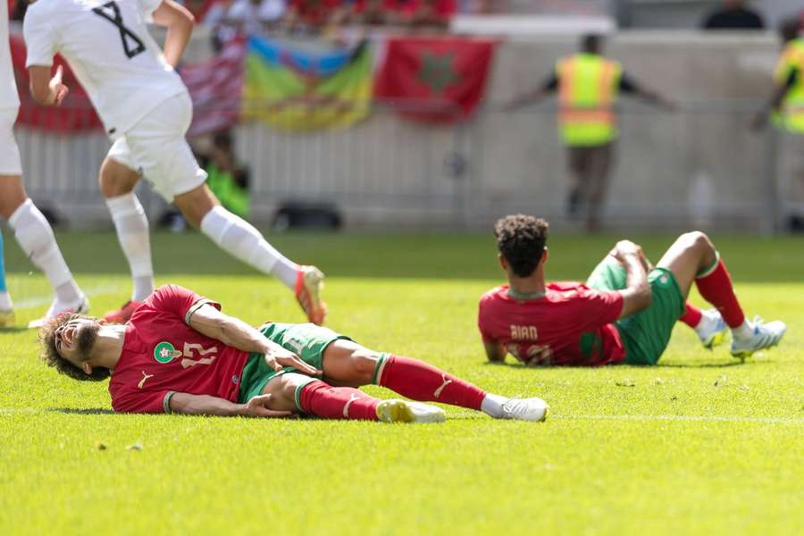 Dois jogadores se trombaram em amistoso contra a Noruega Dois jogadores se trombaram em amistoso contra a Noruega