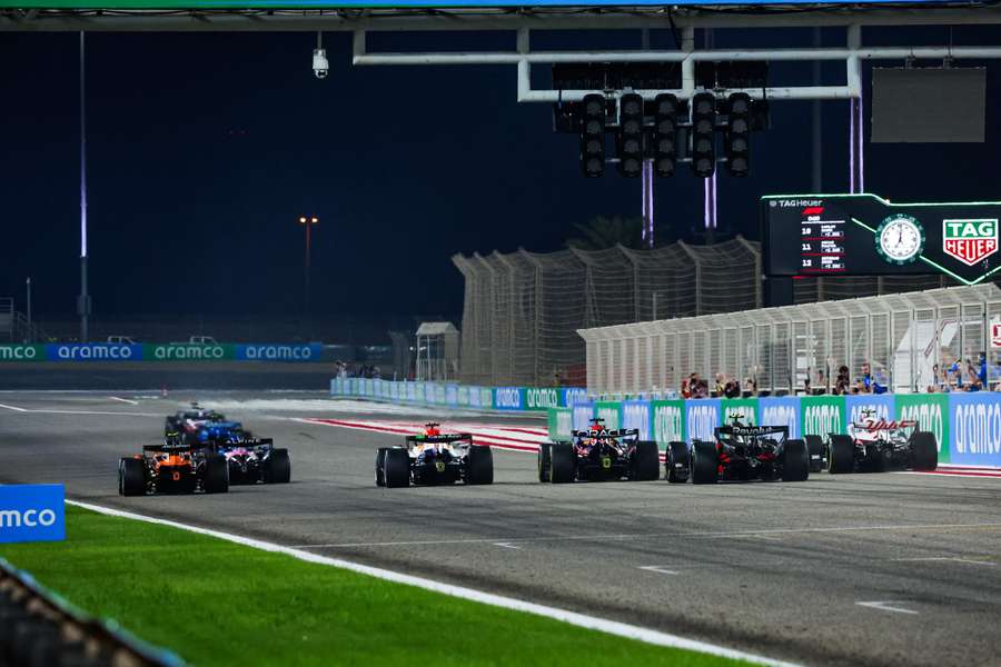 O principal objetivo da FIA é aumentar a competitividade e o espetáculo em pista, favorecendo as ultrapassagens