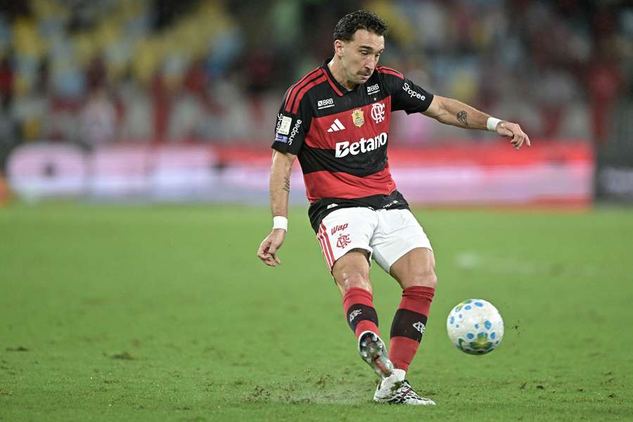Léo Ortiz sofrendo no piso do Maraca Léo Ortiz sofrendo no piso do Maraca