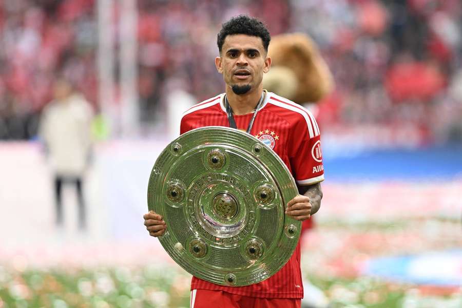 Diaz com o troféu da Bundesliga