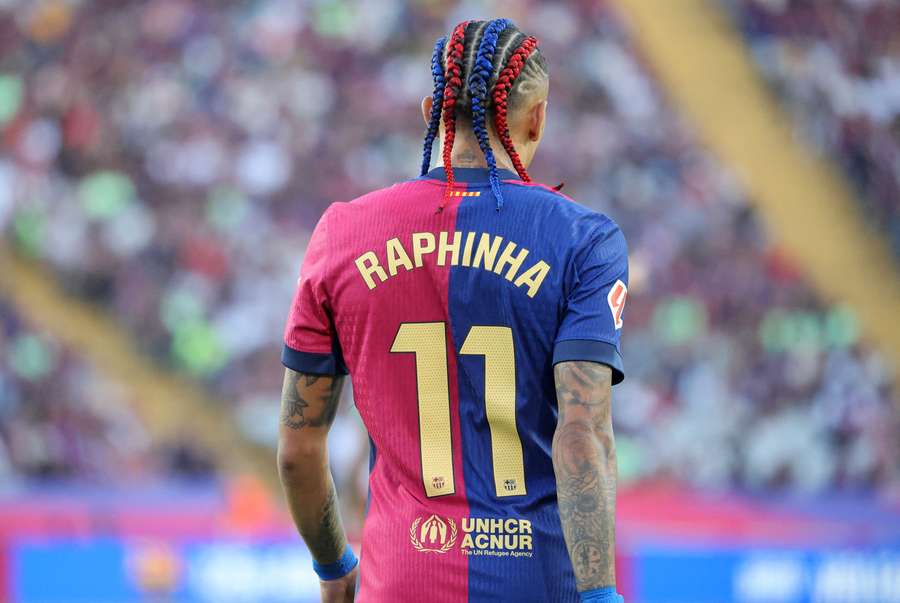 Raphinha com as tranças blaugranas