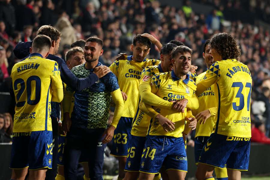 Los jugadores de Las Palmas celebran el 0-3 de Manu Fuster